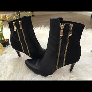 WHBM HIGH HEELED BOOTIE